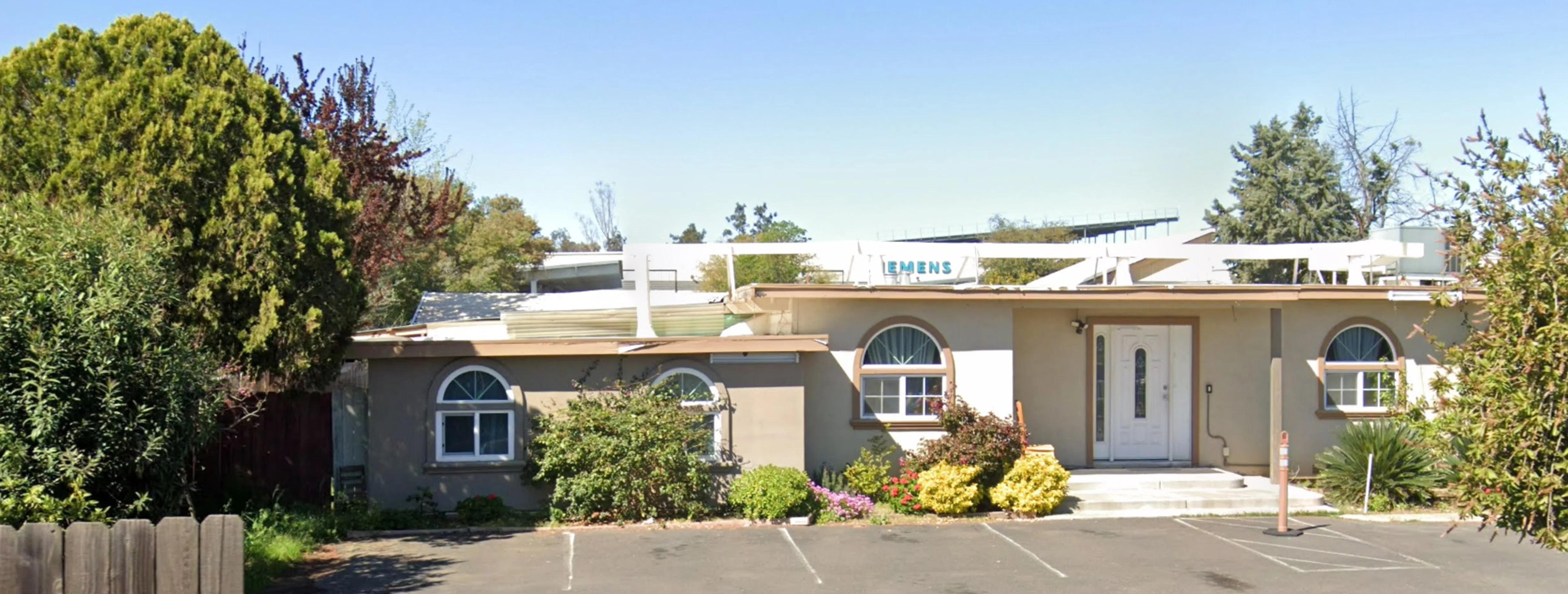 Exterior view of Maunatul Muslimeen Society of California Sacramento building